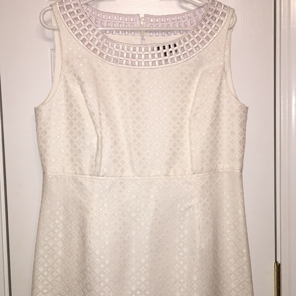 Gorgeous, fitted white dress